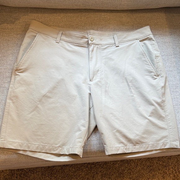 Men’s Under Armour khaki size 40 Shorts - Picture 1 of 4